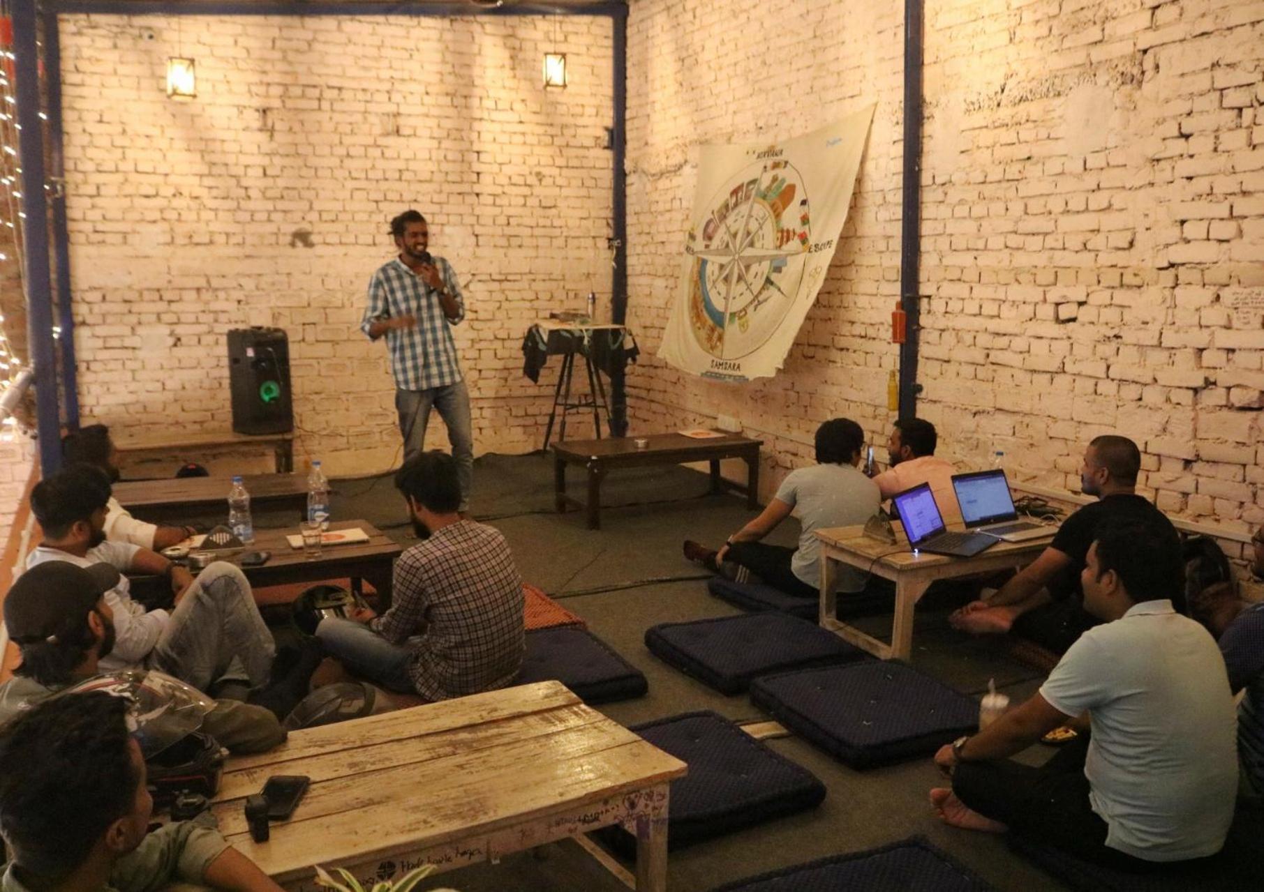 Live Free Hostel Varanasi Luaran gambar